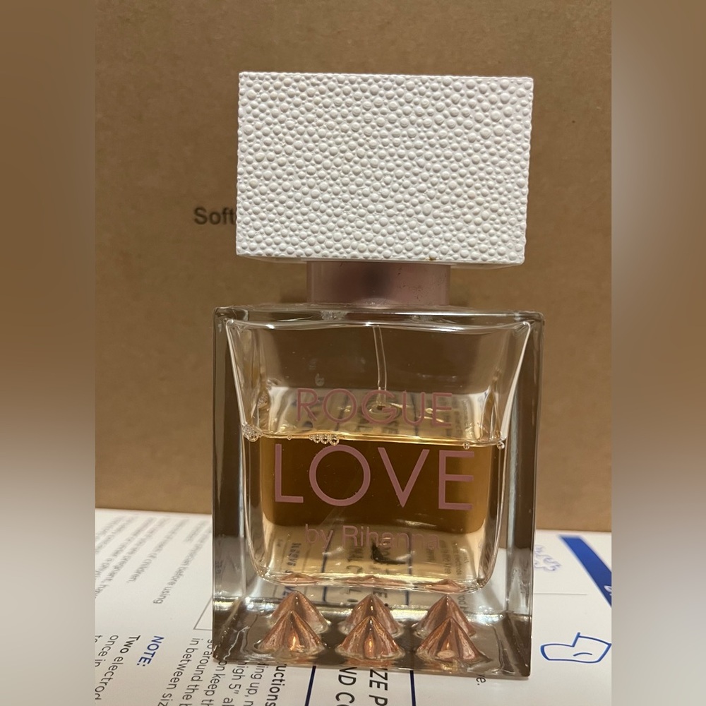 RIHANNA ROGUE LOVE EAU DE PARFUM 75 ML  ( 75% full)